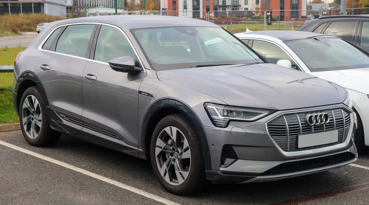 Audi Q8 e-tron, SUV électrique — 505 km d'autonomie WLTP
