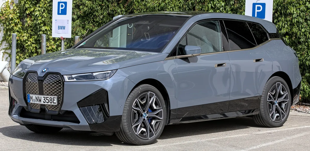 BMW iX, SUV électrique — 655 km d'autonomie WLTP, commercialisée au Maroc