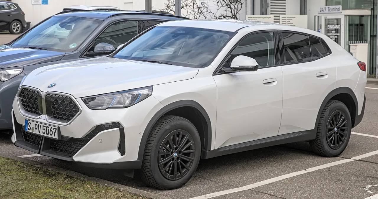 BMW iX2 xDrive 30, SUV électrique — 449 km d'autonomie WLTP, annoncée au Maroc