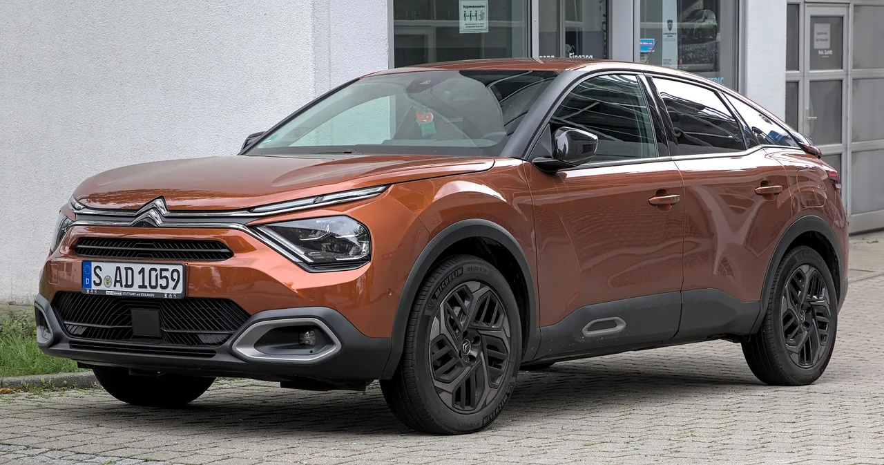 Citroën ë-C4 X, SUV électrique — 416 km d'autonomie WLTP