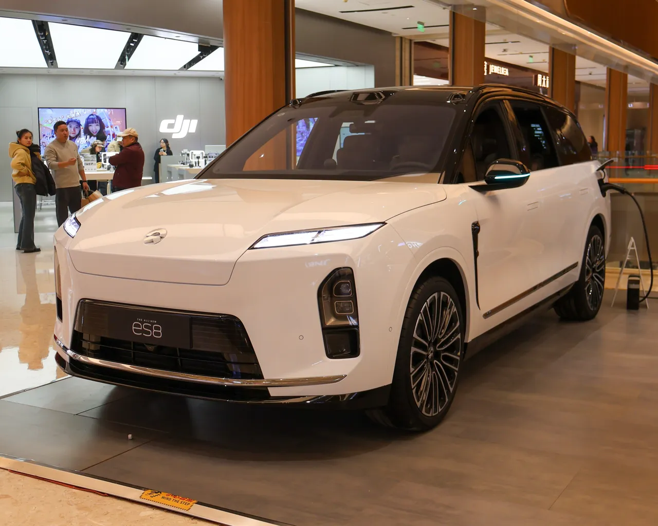 NIO EL8, SUV électrique — 465 km d'autonomie WLTP