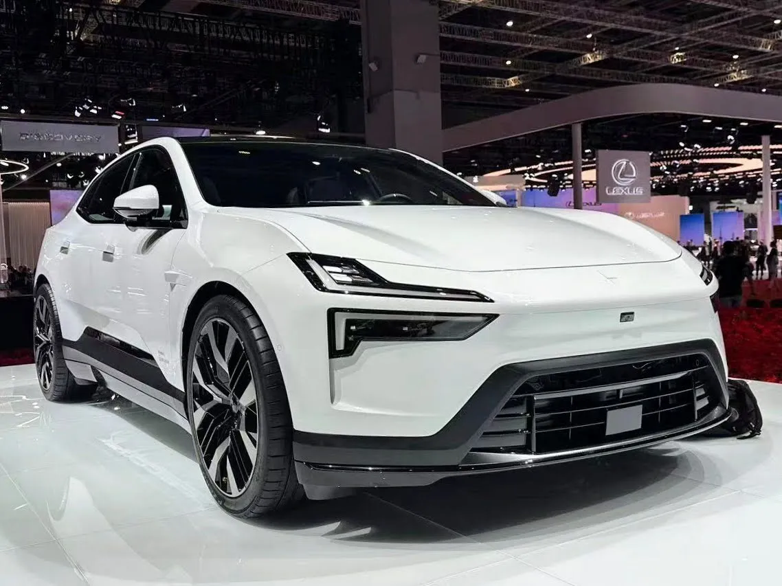Polestar 4 LR Propulsion, compacte électrique — 522 km d'autonomie WLTP
