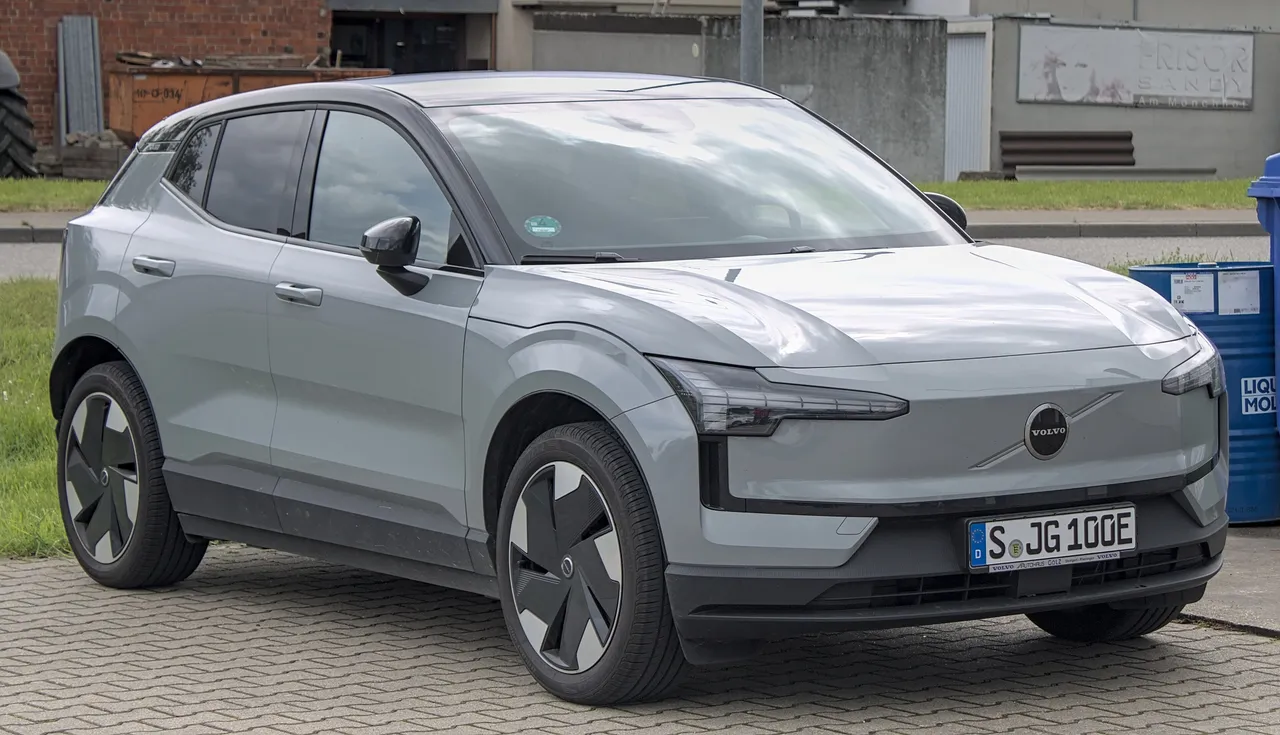 Volvo EX30 Single ER, SUV électrique — 476 km d'autonomie WLTP, commercialisée au Maroc