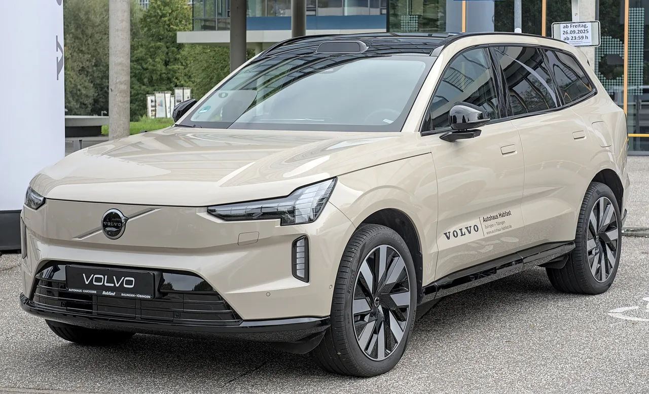 Volvo EX90, SUV électrique — 580 km d'autonomie WLTP, annoncée au Maroc